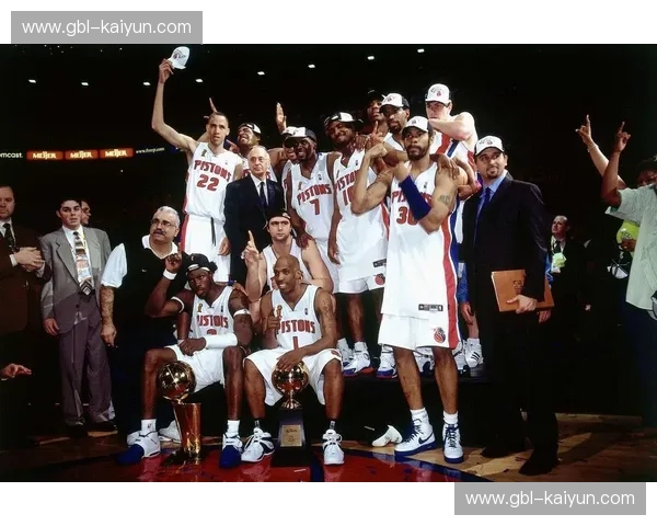 铁血与天赋的终极碰撞：费城76人vs底特律活塞，谁才是东区的硬骨头？